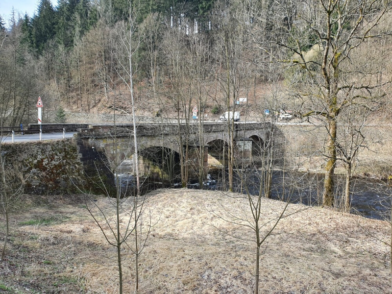 Poškozený most přes Jizeru v Poniklé