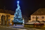 Vánoční strom na náměstí v Jilemnici