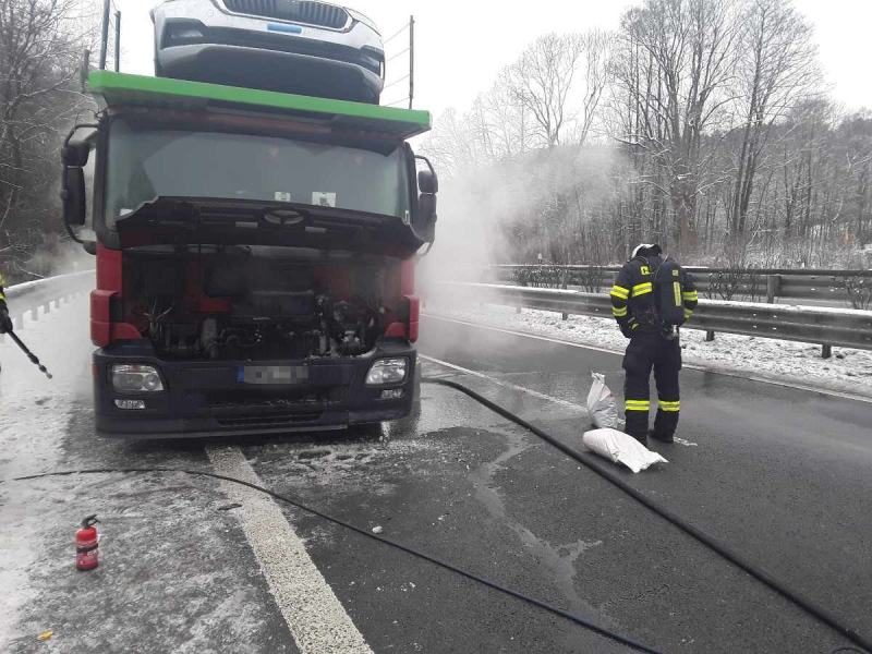 Požár kamionu za Hodkovicemi nad Mohelkou ve směru na Liberec