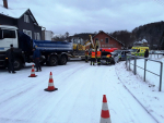 Nehoda osobního a nákladního automobilu s návěsem v Mníšku na Liberecku