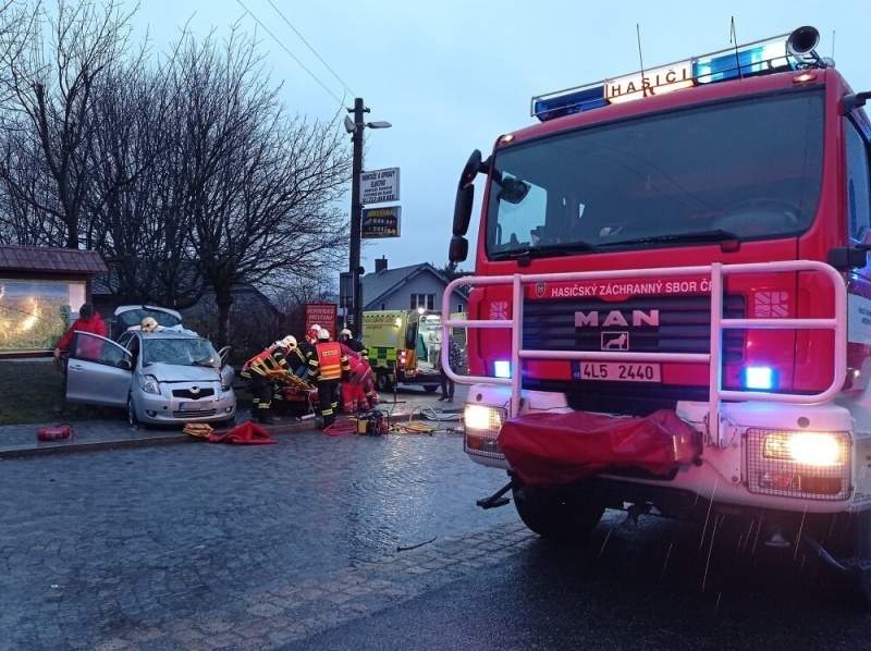 Dopravní nehoda osobního automobilu a traktoru v Bozkově