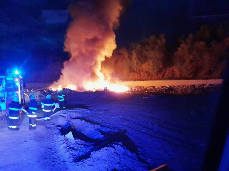 Požár skládky v Košťálově