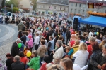 Otevření rekonstruovaného náměstí přilákalo davy lidí
