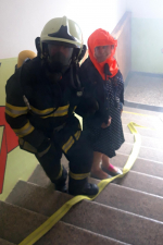 Cvičení hasičů na základní škole Rychnov u Jablonce