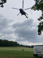 Obří vrtulník osazoval sloupy pro ČEZ v Rudníku a u Jilemnice