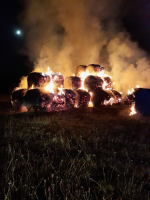 Požár 200 balíků slámy v obci Sychrov