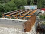 Stavba nového mostu z Jatecké ulice na sídliště V Řekách v Semilech