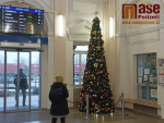 Vánoční strom na turnovském nádraží