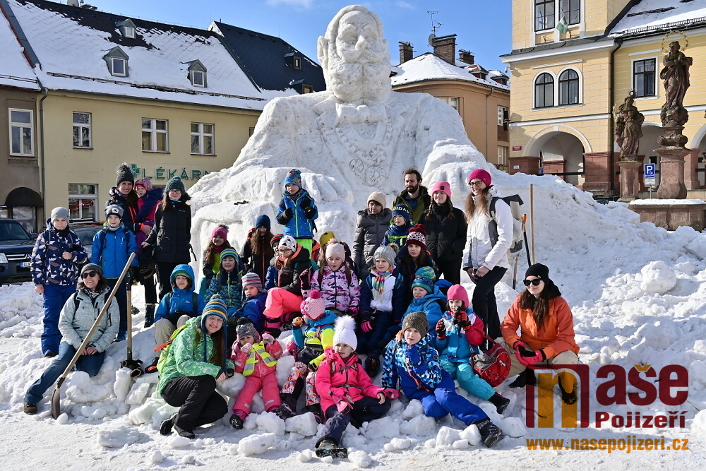 Sněhová socha hraběte Harracha v Jilemnici<br />Autor: Zdeněk Horák