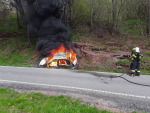 V Bělé hořelo osobní auto