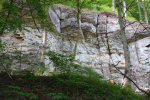 Zpevnění skalních stěn nad frekventovanou stezkou podél Jizery v Dolánkách
