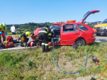 Srážka dvou aut na silnici u Hrubé Skály