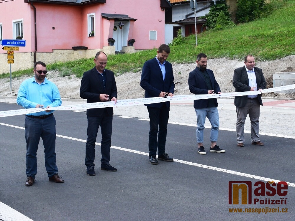 Otevření rekonstruovaného úseku silnice v Benešově u Semil<br />Autor: Lubor Jirsák