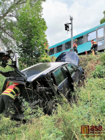 Dopravní nehoda v Libštátě, kde došlo ke střetu vlaku s osobním automobilem
