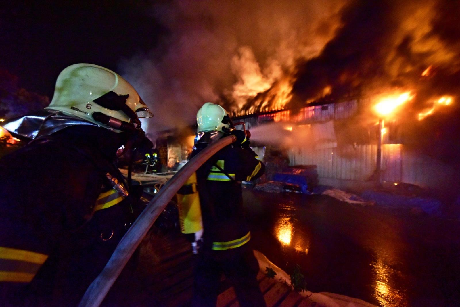 Požár v areálu firmy Juta v Turnově<br />Autor: Jan Kostík/ HZS Libereckého kraje