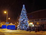 Na semilském náměstí rozsvítili vánoční strom