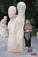 Iveta Sadecká a socha Tři věky