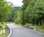 Rekonstruovaná silnice mezi Bělou a Sekerkovými Loučkami