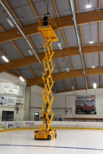 Výměna světel nad ledovou plochou v Turnově