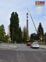 Instalace komínu na sídlišti v Semilech