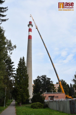 Instalace komínu na sídlišti v Semilech