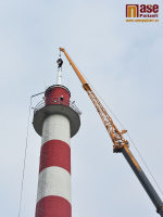 Instalace komínu na sídlišti v Semilech