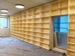Aktuální stav přípravy studovny, instalace vestavných regálů