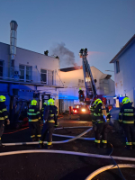 Zásah hasičů při požáru v Lomnici nad Popelkou