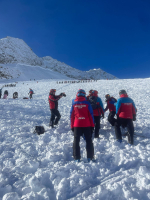 Cvičení horských služeb na rakouském ledovci Stubai