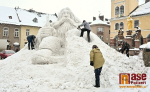 Stavba sněhového Krakonoše 7. 1. 2026
