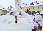 Stavba sněhového Krakonoše 7. 1. 2026