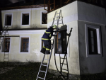 Požár střechy dvoupatrového objektu v Benecku