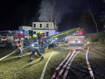 Požár střechy dvoupatrového objektu v Benecku