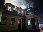 Požár střechy dvoupatrového objektu v Benecku