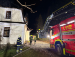 Požár střechy dvoupatrového objektu v Benecku