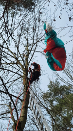 Záchrana paraglidisty na Kozákově