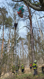 Záchrana paraglidisty na Kozákově