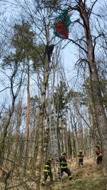 Záchrana paraglidisty na Kozákově