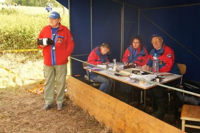 Pořadatelský sbor, vlevo Jaroslav David. Foto: Karel Čermák